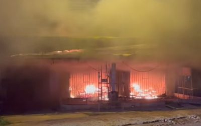 Limpio: incendio de gran magnitud arrasa con taller de motos