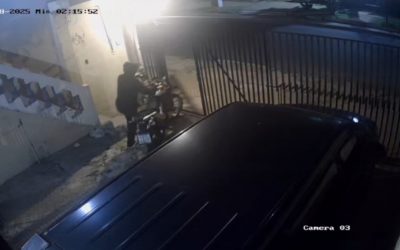 Aprovechó que el portón no tenía candado y se alzó con una moto