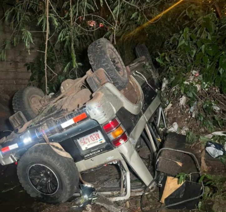 Itauguá: ebrio al volante cayó desde un puente