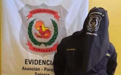 Cae joven que, vestido de policía, solicitaba información en bancos y supermercados