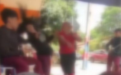 Estudiante denuncia brutal agresión por parte de la madre de su compañero