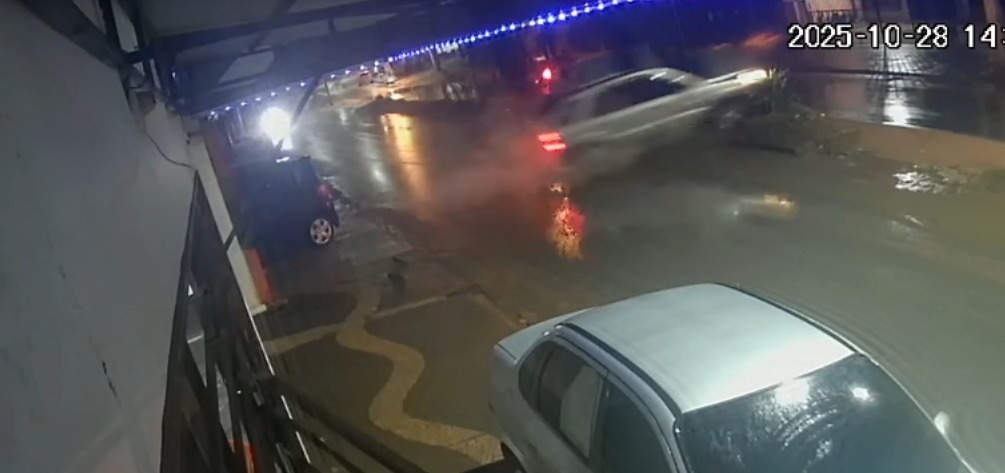 Choque contra una columna y posterior vuelco deja un herido en Ñemby