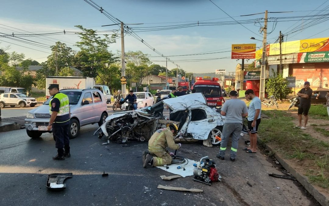 Mujer muere tras violento choque en San Lorenzo