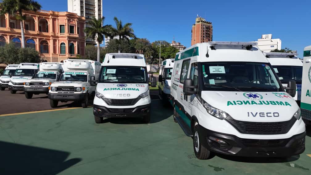 Gobierno entrega 48 nuevas ambulancias para reforzar el servicio de emergencia