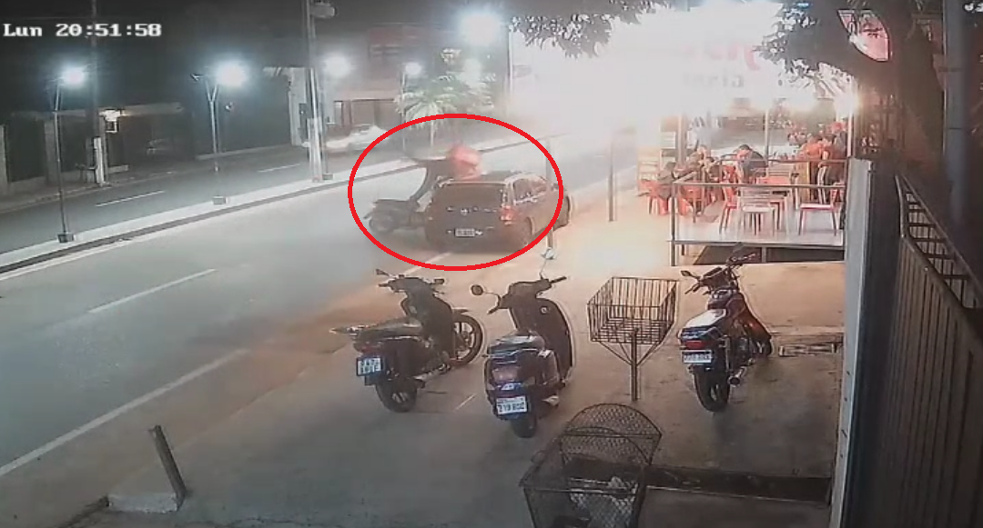 San Antonio:  delivery resultó herido tras chocar contra auto estacionado