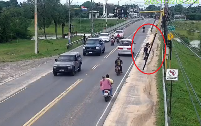 Brutal caída de una escalera: trabajador se encuentra grave