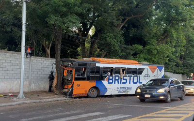Accidente sobre avenida Mariscal López deja varios pasajeros heridos