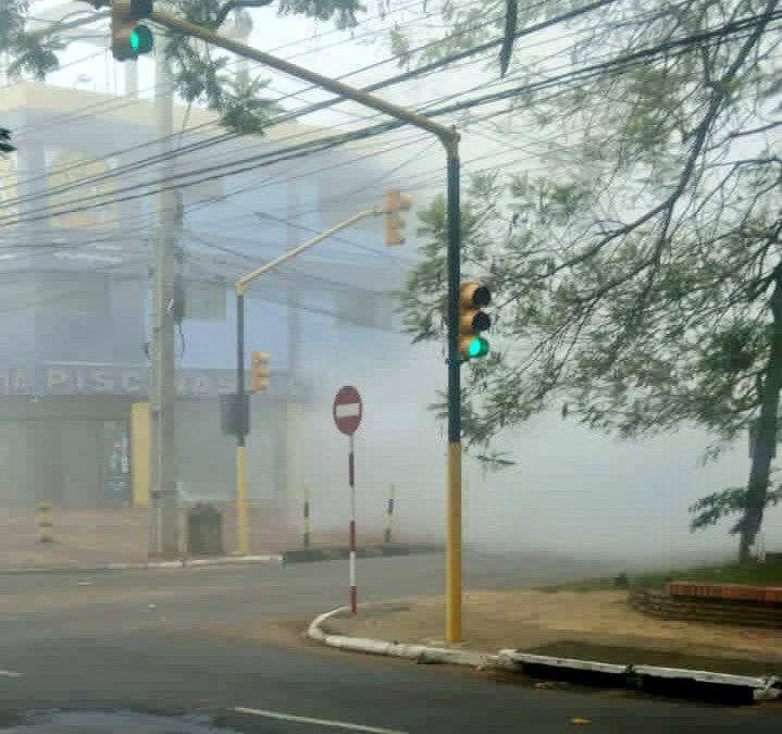 Bomberos intervienen en incendio con fuga de cloro granulado en Asunción