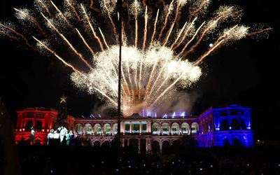 Miles de personas acompañaron el encendido del árbol navideño en Asunción