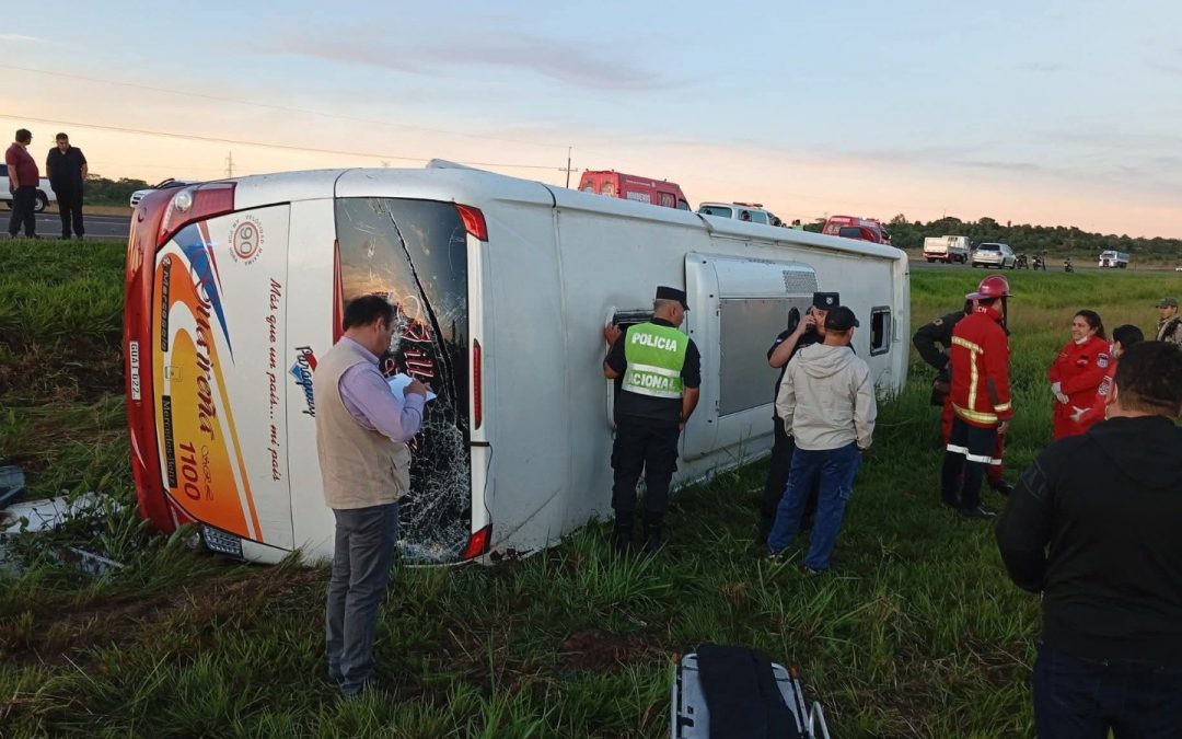 Identifican a víctimas fatales tras vuelco en Coronel Oviedo
