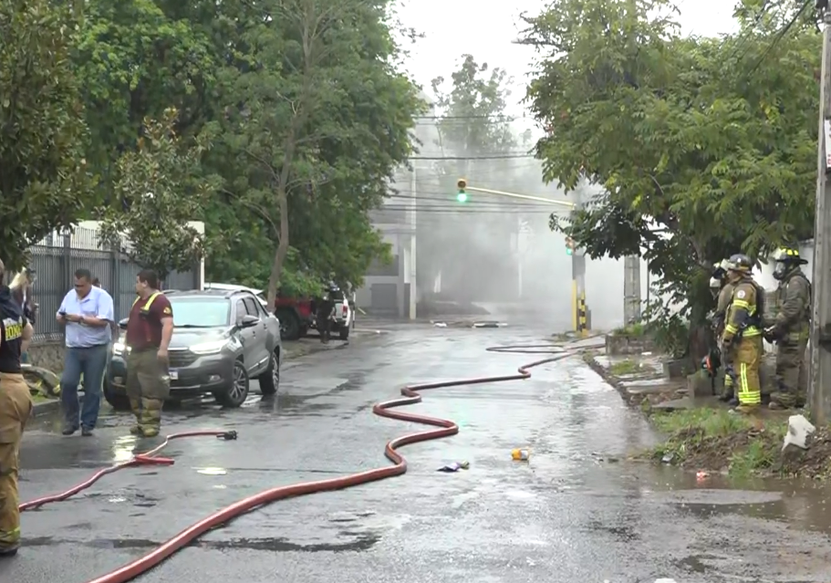 Tras incendio en fabrica de Boggiani, Mades pide evitar actividades al aire libre en la zona