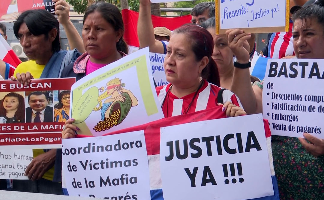 Mafia de los pagarés: víctimas marcharon hasta el Congreso Nacional