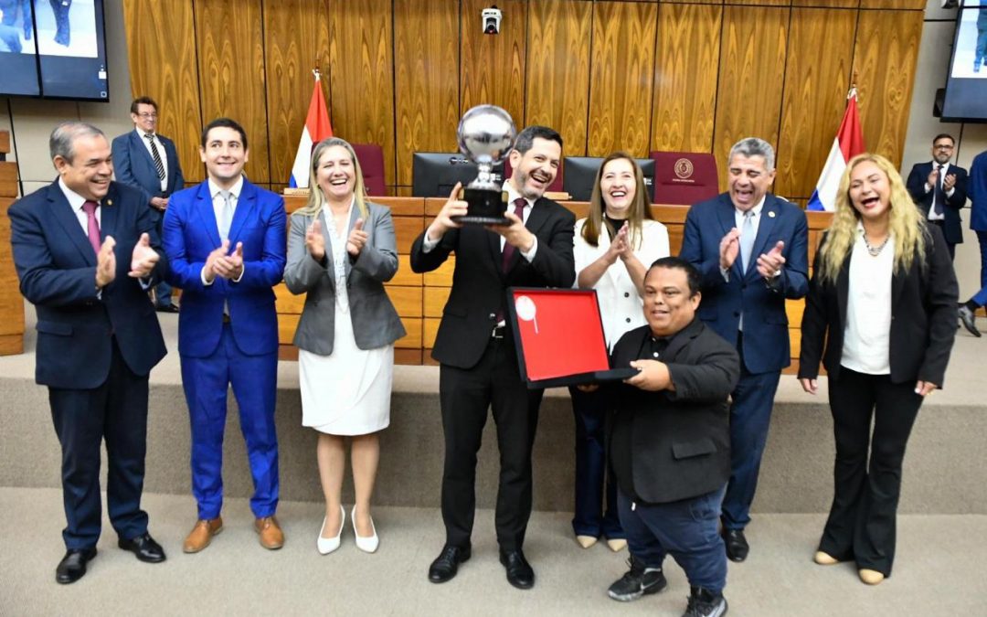 Tras ganar la Copa América, Los Karape reciben el premio “Arsenio Erico”