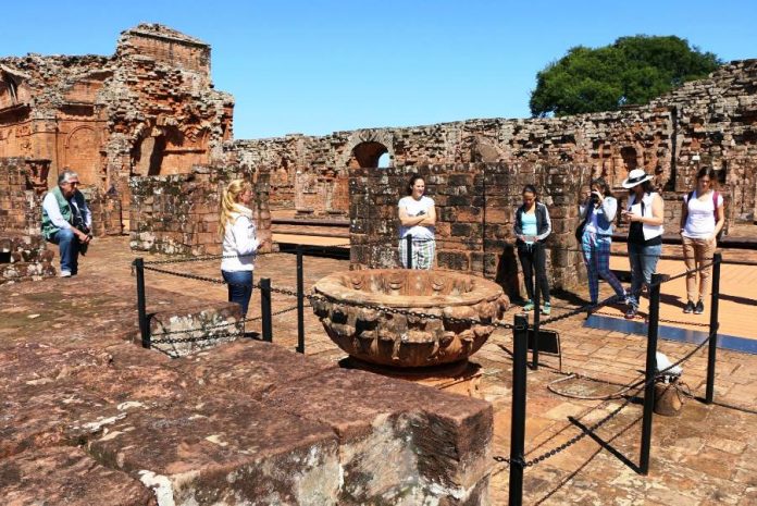 Senadores instan al Poder Ejecutivo a declarar feriado el 2 de enero del 2026