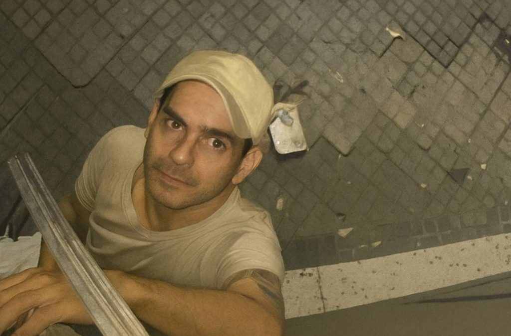 Buscan a hombre que entró a robar en un departamento y manoseó a la víctima