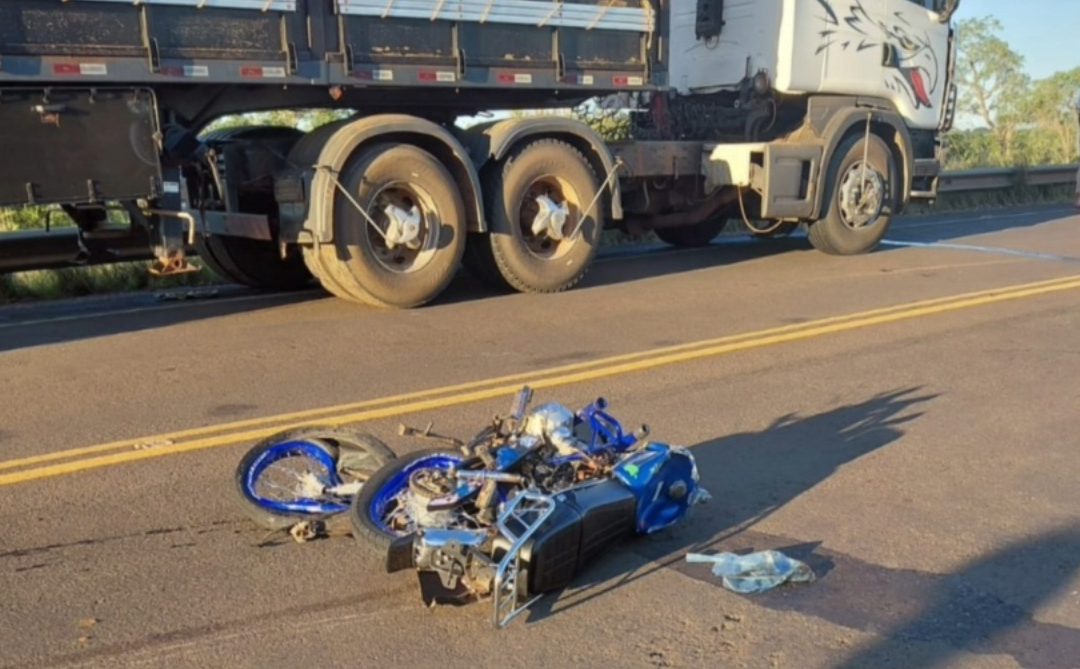 Loreto: choque entre moto y camión deja un menor de 17 años fallecido