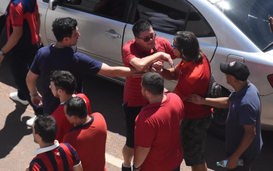 Tensión en elecciones en Cerro: Carlos Aquiles encaró a Ariel Martínez