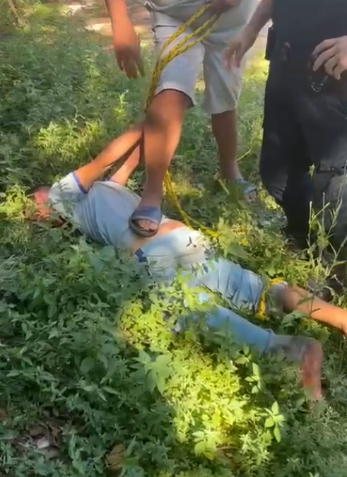 Reducen a presunto ladrón que intentó hurtar objetos de un auto