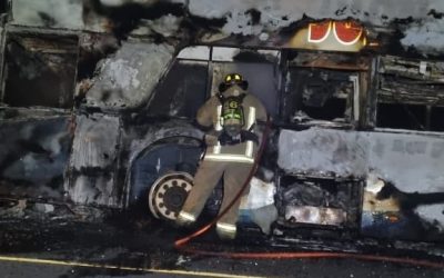 Bus quedó hecho cenizas tras incendio en Benjamín Aceval
