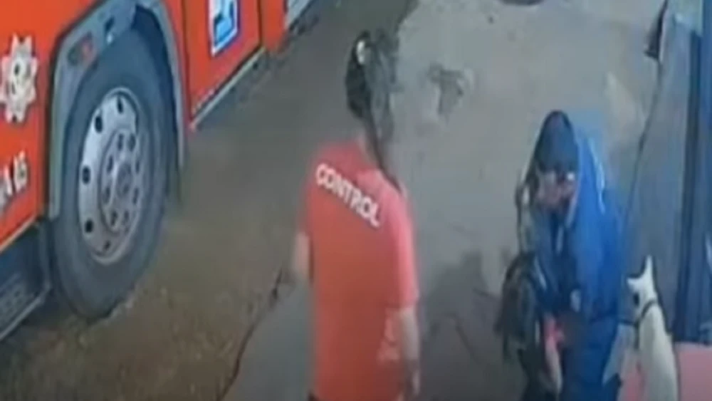 Bombero salva la vida a una niña que se atragantó con un juguete en Ñemby