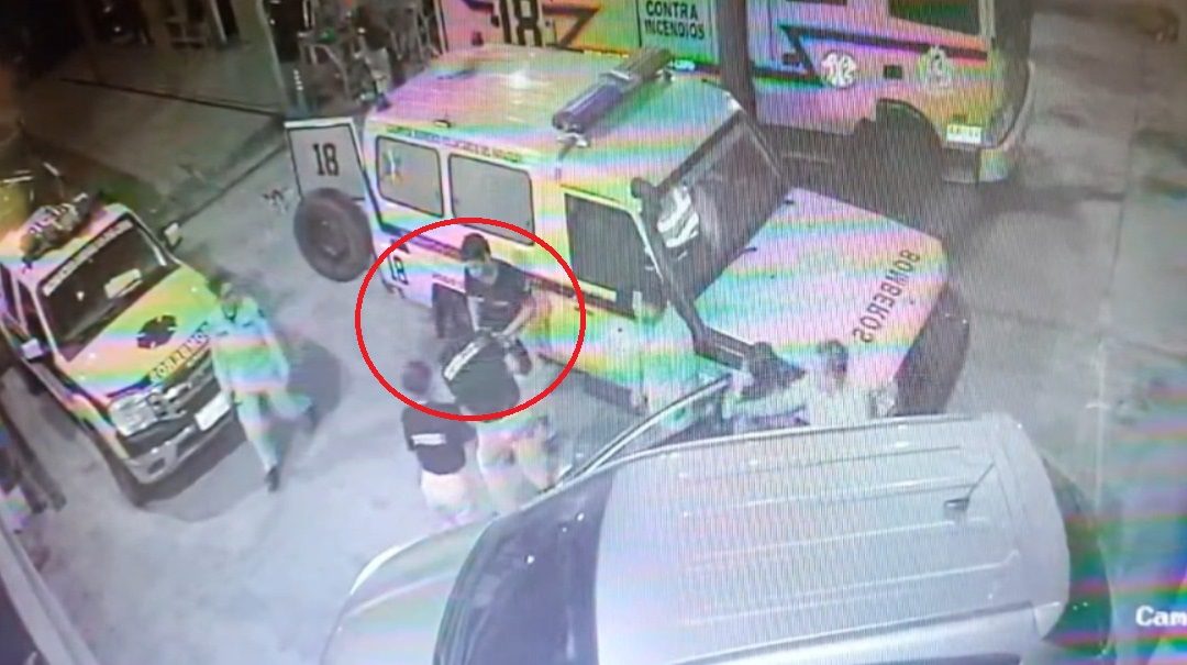 Niño se atragantó con chupetín y bomberos le salvan la vida