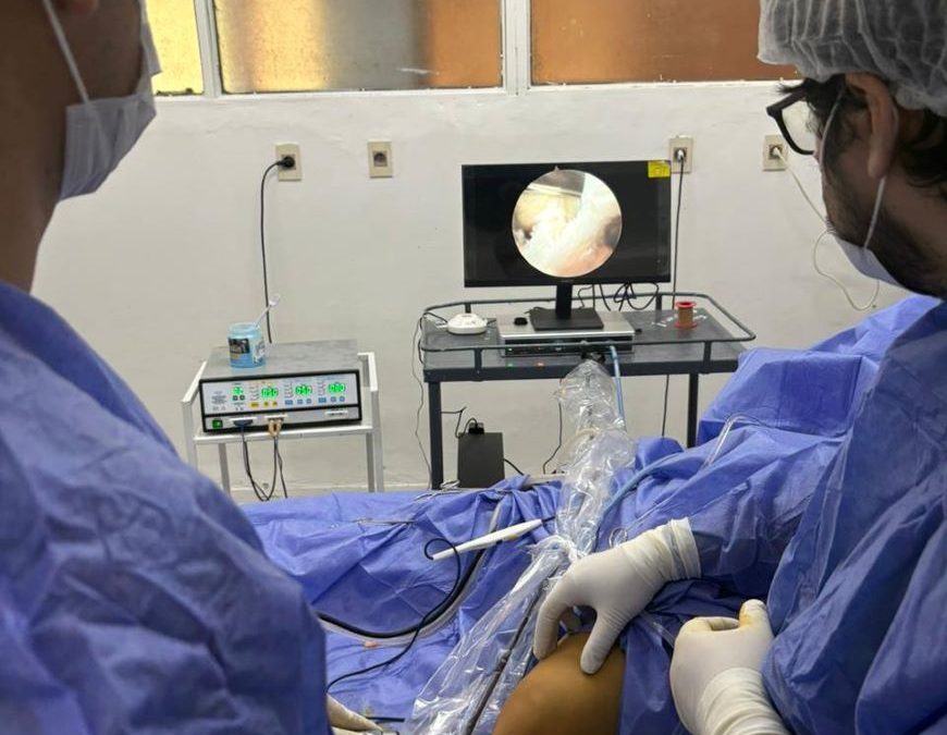 Realizan primera cirugía por artroscopia en el Hospital Regional de Caacupé