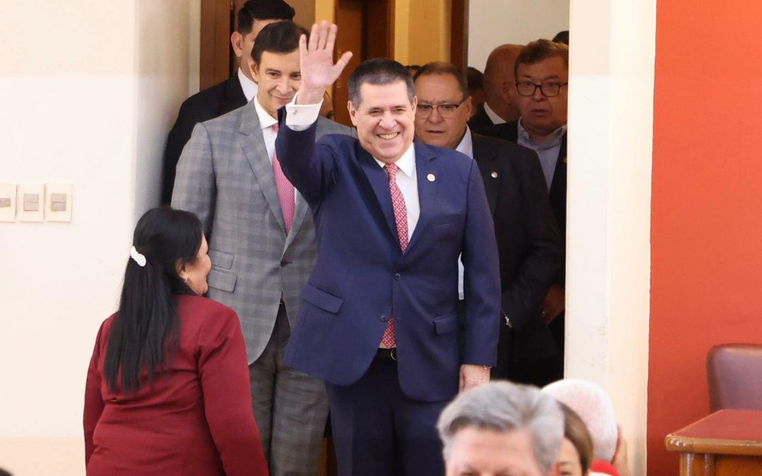 Cartes evoluciona satisfactoriamente y ya está sin respirador, reportan