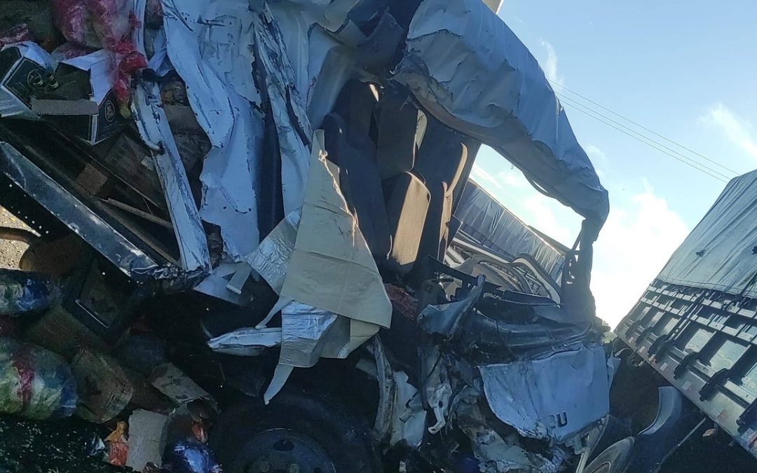 Dos heridos graves tras choque entre camiones en Concepción