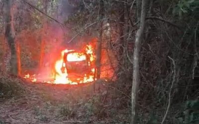 Agredió a su pareja, la amenazó de muerte y quemó su vehículo