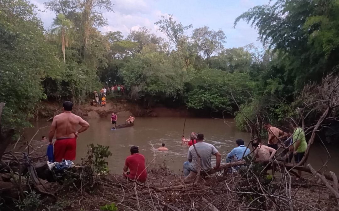 Hallan sin vida a una madre, su hijo y una joven en el río Capiibary