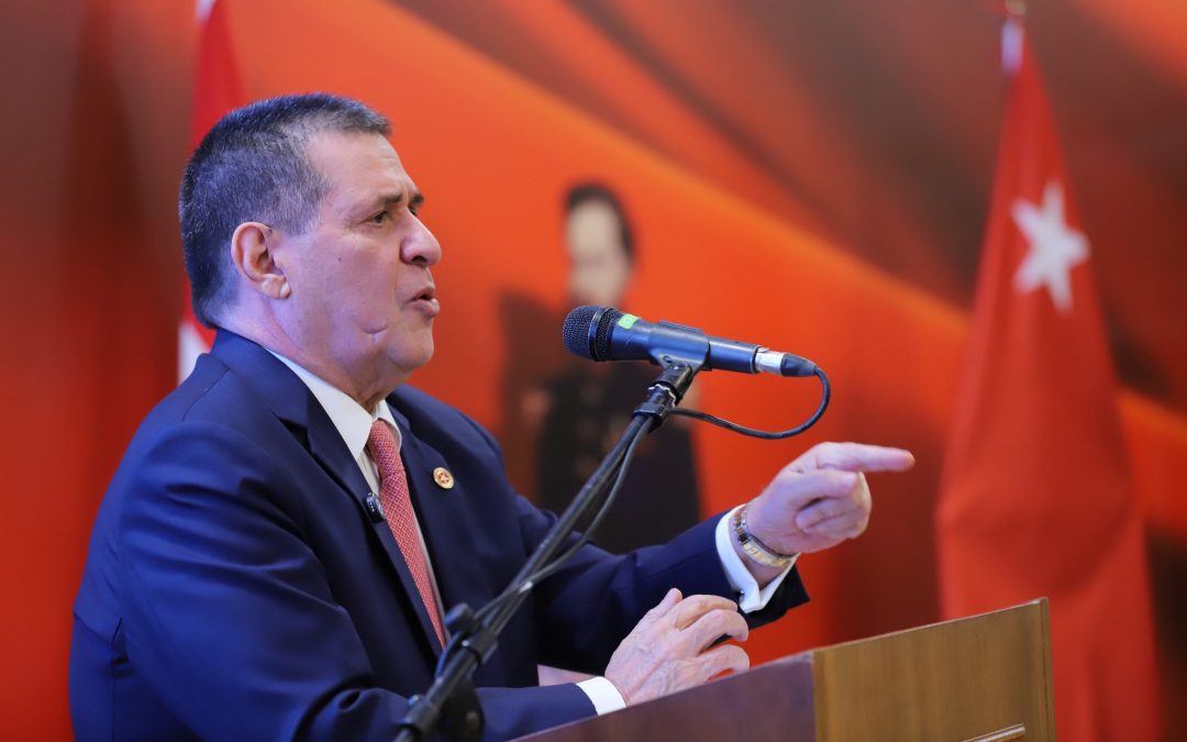 Horacio Cartes fue internado de urgencia: está intubado, pero estable