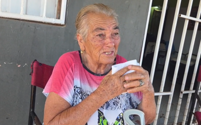 Anciana de 82 años quedó en la calle luego de que nieta haya vendido su casa