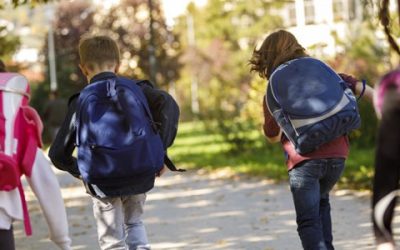 Ministerio de Salud advierte sobre el peso excesivo de las mochilas
