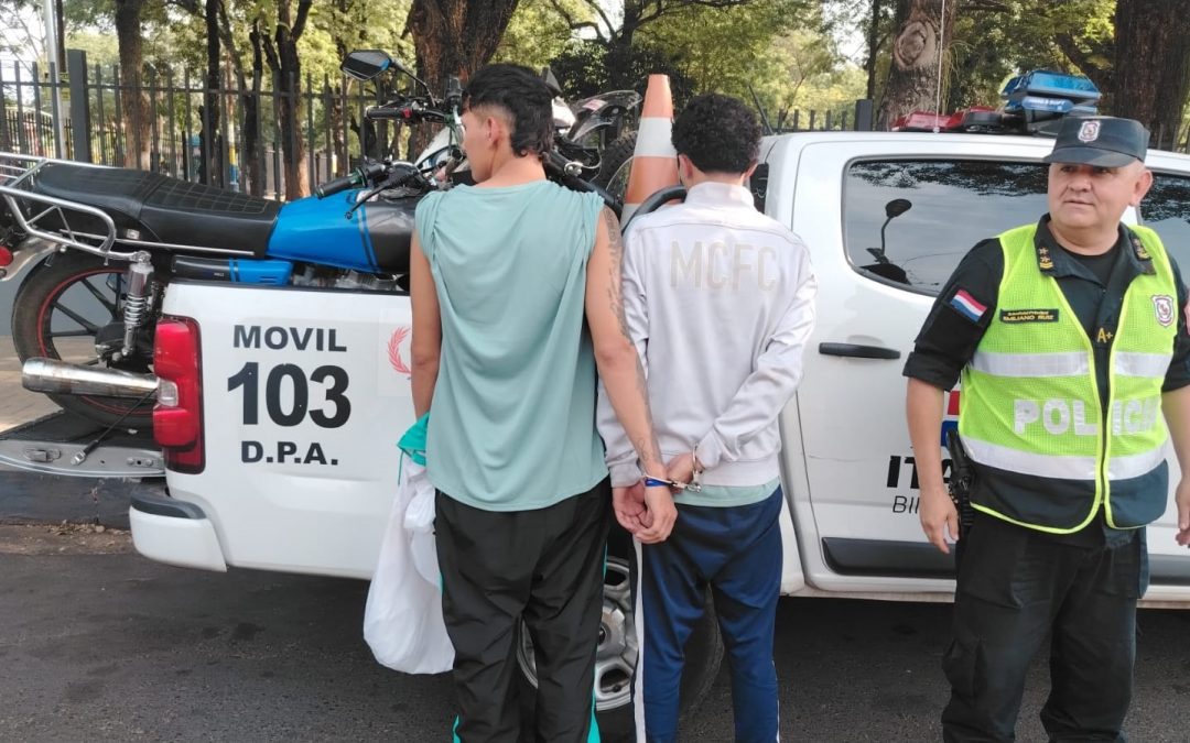 Luque: caen falsos repartidores con motocicleta robada