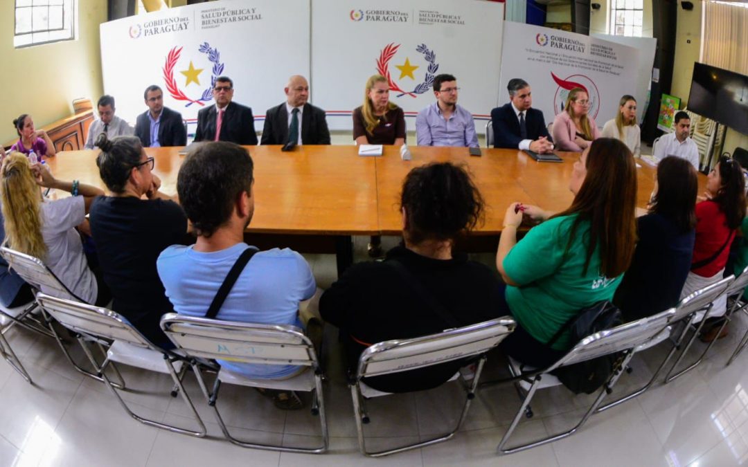 Salud y organizaciones de pacientes acuerdan mesa de trabajo para responder necesidades