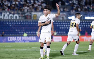 El Decano goleó al Gallo Norteño para seguir en la punta del Apertura