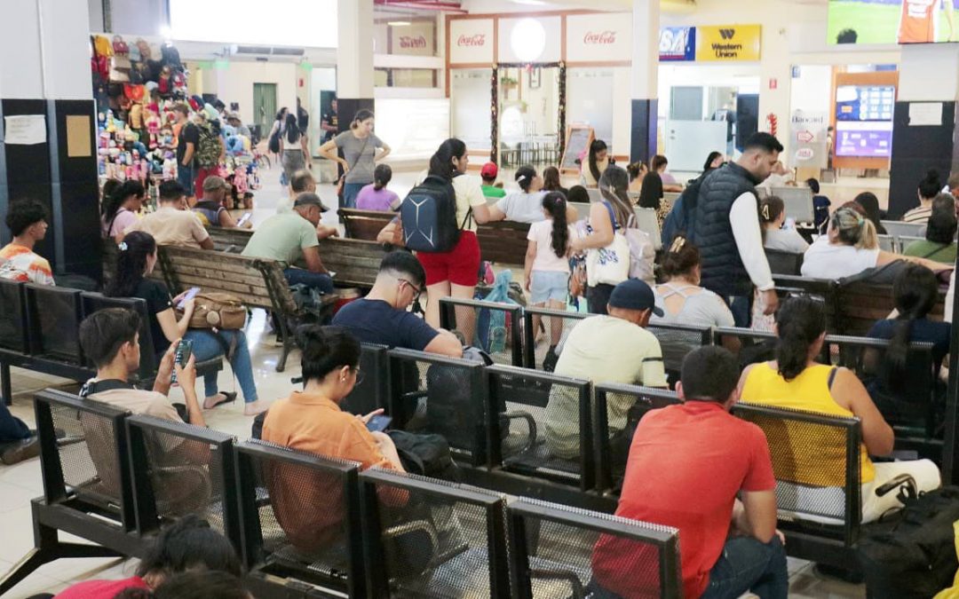 Gran afluencia de pasajeros en la Estación de Buses de Asunción por Semana Santa