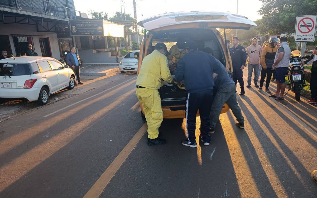 Mujer muere tras choque entre motos en Villarrica