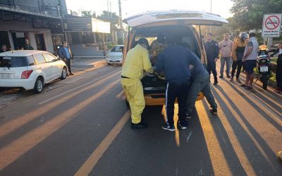 Mujer muere tras choque entre motos en Villarrica