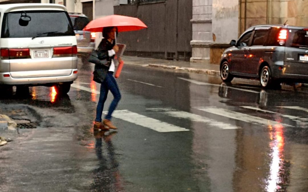 Anuncian un domingo cálido e inestable con lluvias y tormentas
