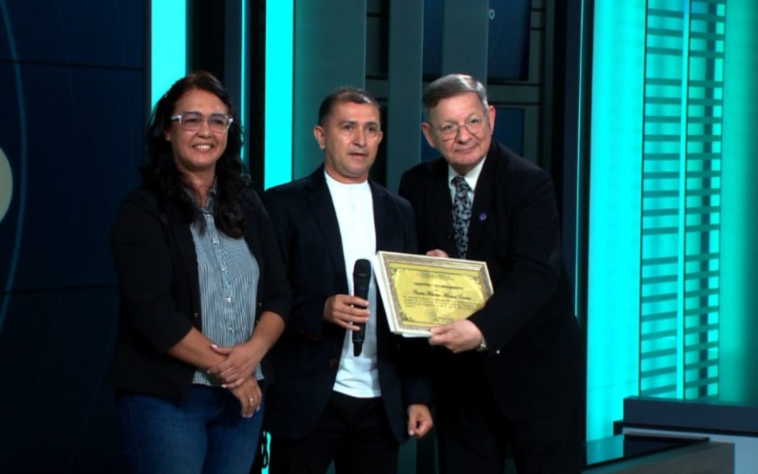 Reconocen al periodista Carlos Martini por su aporte a la lengua española