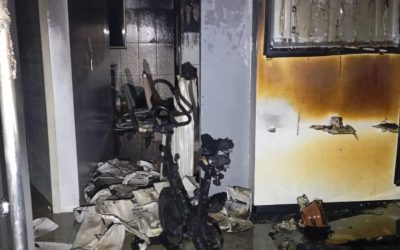 Queman casa y vehículo de una joven: Sindica como autor a su expareja