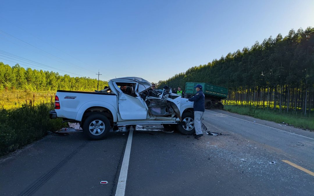 Choque entre camioneta y tractor deja un hombre de 89 años fallecido