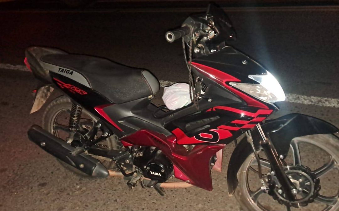 Mujer que viajaba como acompañante en moto muere en accidente