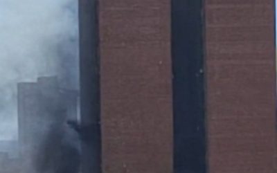 Rescatan a personas atrapadas durante incendio en edificio capitalino