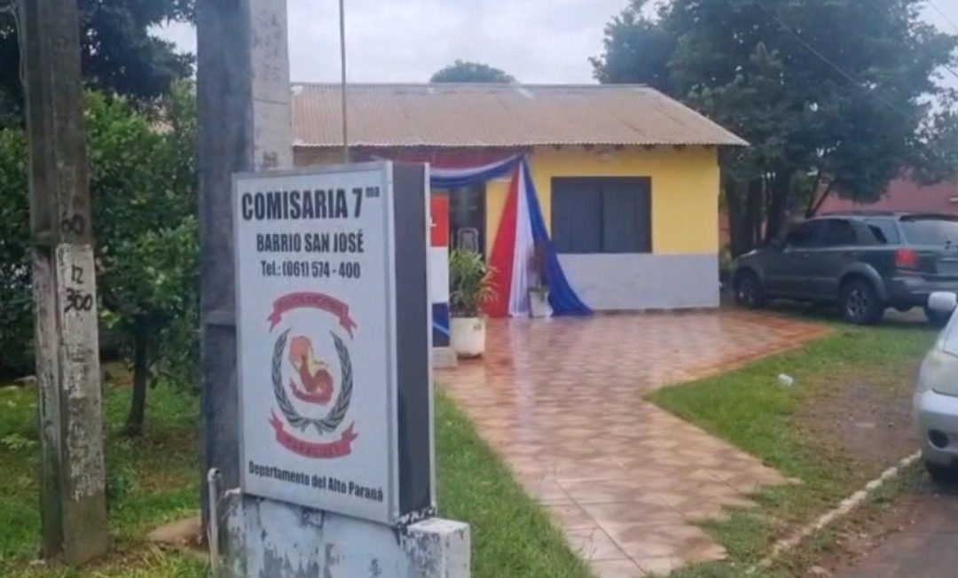 En auto y moto, interceptan a joven tras retiro bancario en CDE