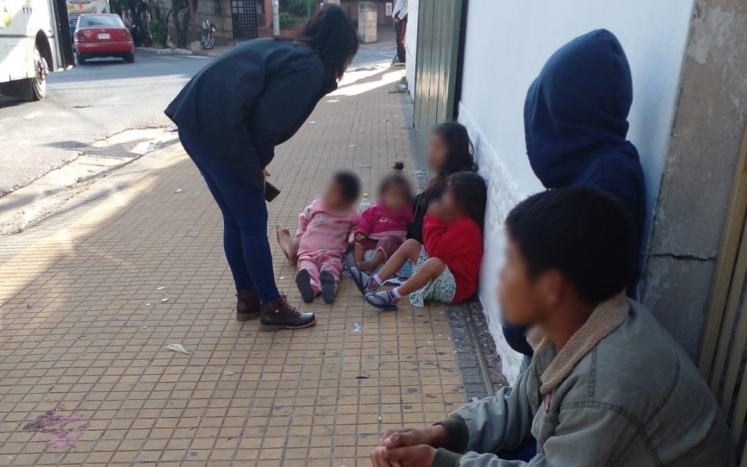 Ante casos de niños en situación de calle en días fríos, instan a llamar al 147