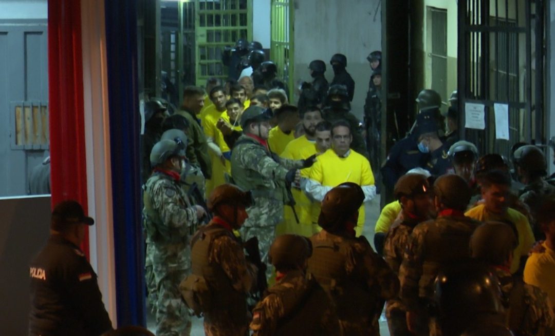 Casi 500 reclusos de Tacumbú fueron trasladados al penal de Emboscada