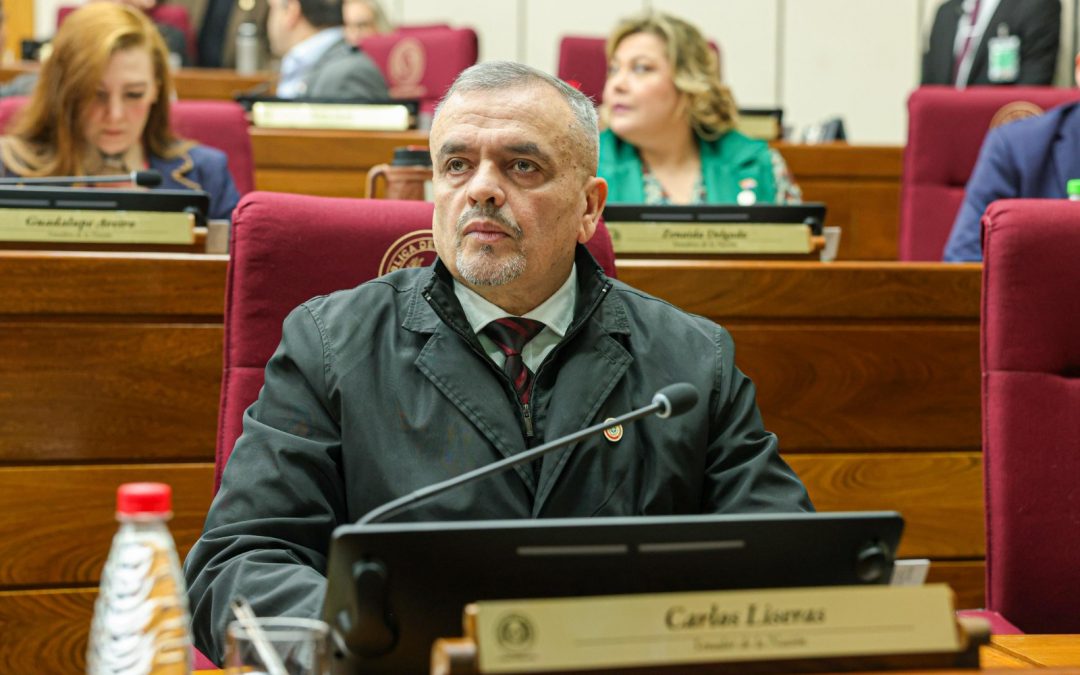 Tras salida de Rivas y Galeano, Senado toma juramento a Carlos Liseras