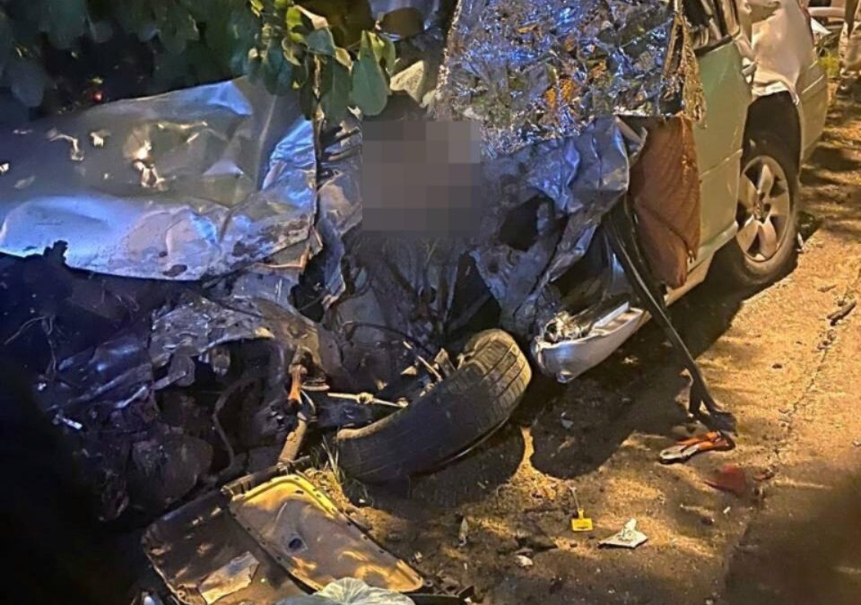 Choque frontal entre camión y automóvil deja tres muertos en Félix Pérez Cardozo